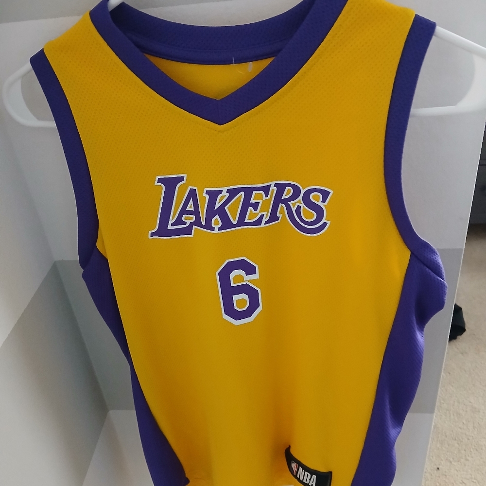 LeBron James Lakers jersey Youth M